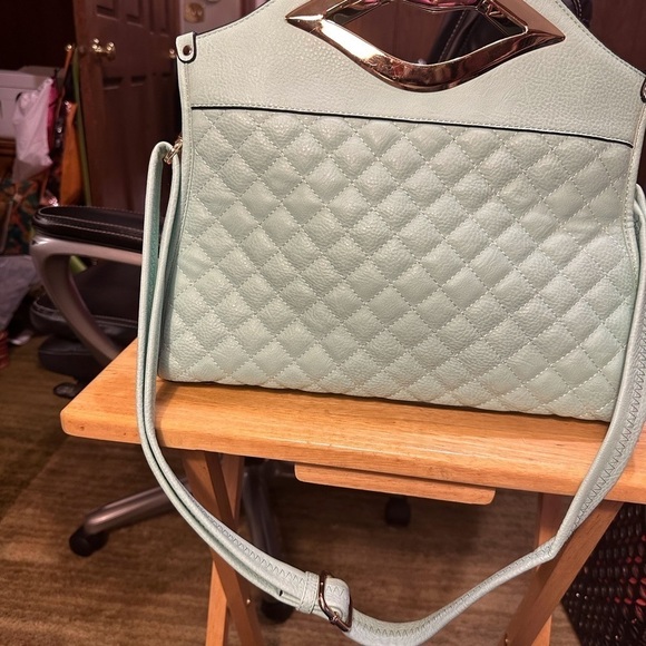 Adorable, teal purse. It has two sets of handles.​​ - Picture 1 of 4